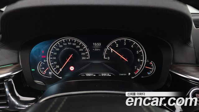 BMW 5-Series 2018 — photo 11