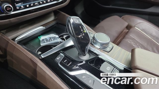 BMW 5-Series 2018 — photo 12