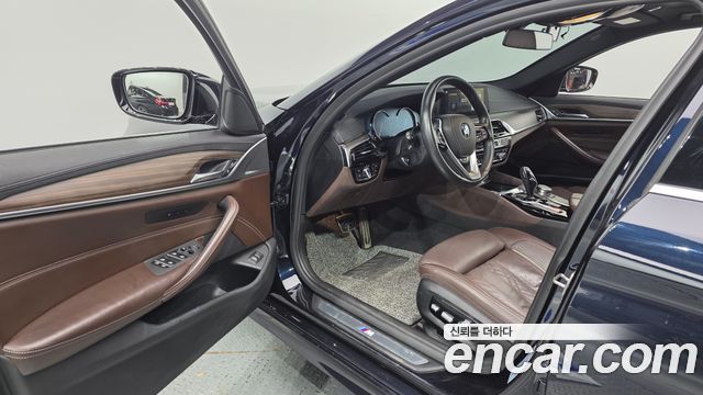 BMW 5-Series 2018 — photo 13