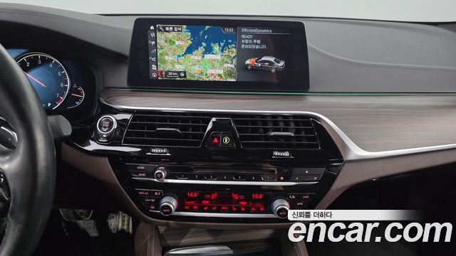 BMW 5-Series 2018 — photo 19