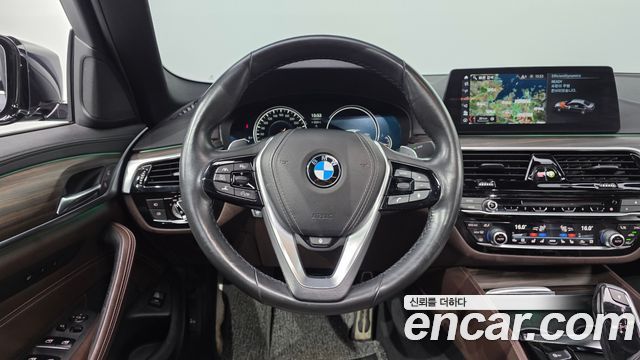 BMW 5-Series 2018 — photo 20