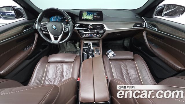 BMW 5-Series 2018 — photo 26