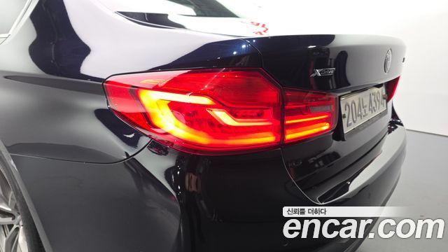 BMW 5-Series 2018 — photo 9