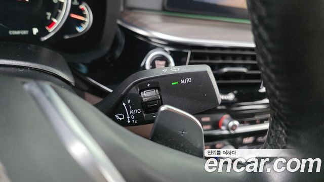 BMW 5-Series 2018 — photo 29