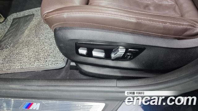 BMW 5-Series 2018 — photo 32