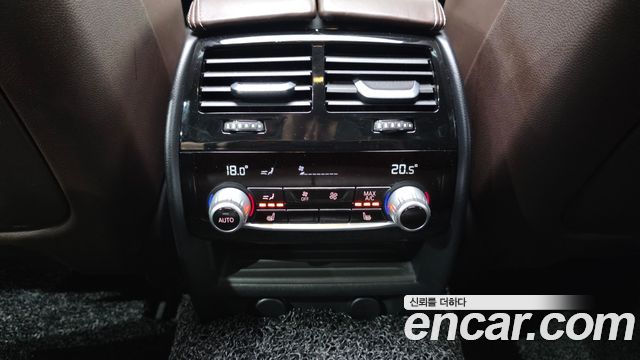 BMW 5-Series 2018 — photo 34