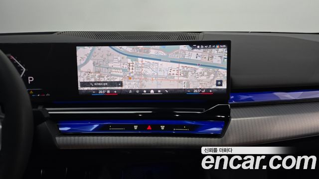 BMW 5-Series 2026 — photo 13