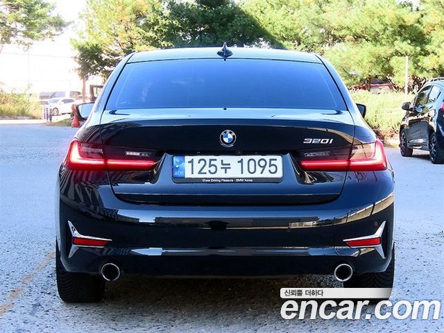 BMW 3-Series 2021 — photo 4