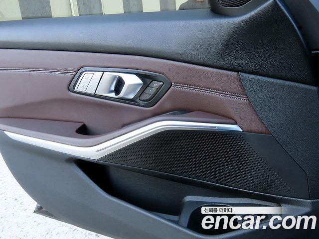 BMW 3-Series 2021 — photo 12