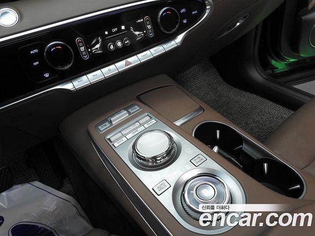 Genesis GV70 2023 — photo 16