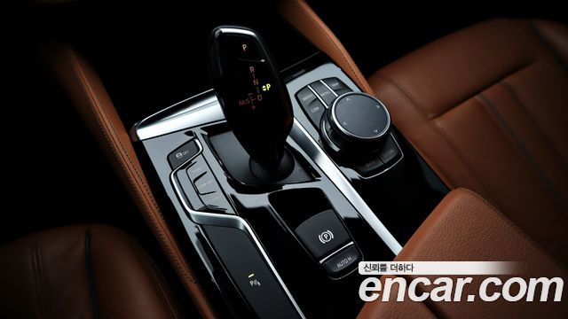 BMW 5-Series 2018 — photo 9