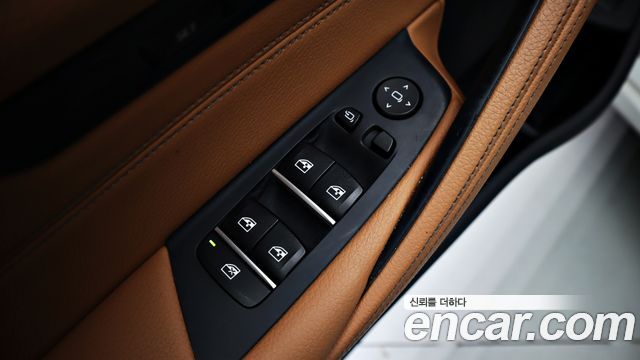 BMW 5-Series 2018 — photo 12