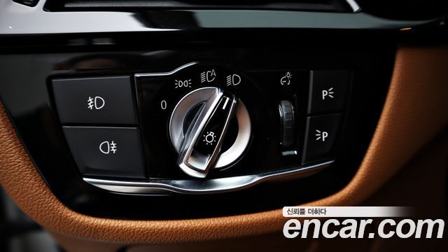 BMW 5-Series 2018 — photo 13