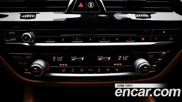 BMW 5-Series 2018 — photo 17