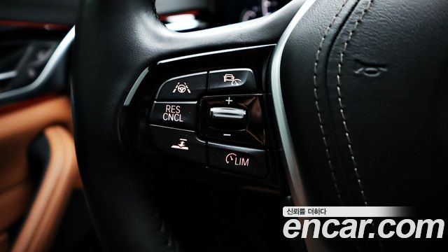BMW 5-Series 2018 — photo 18