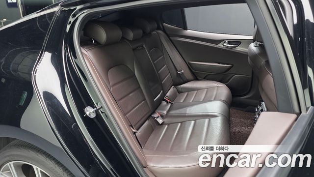 Kia Stinger 2019 — photo 16