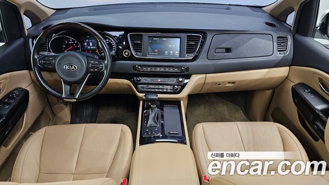 Kia Canival 2018 — photo 10