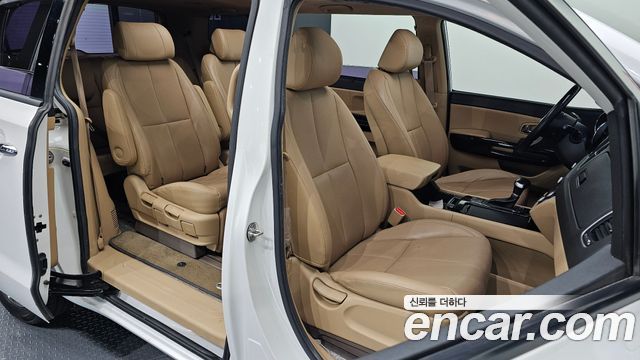Kia Canival 2018 — photo 17