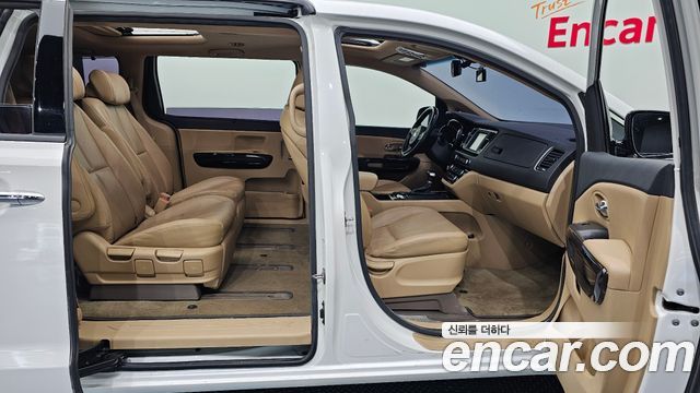 Kia Canival 2018 — photo 16