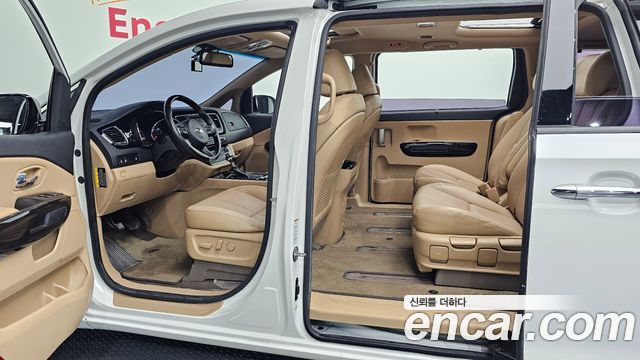 Kia Canival 2018 — photo 30