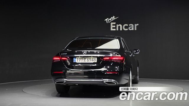 Mercedes-Benz E-Class 2021 — photo 4