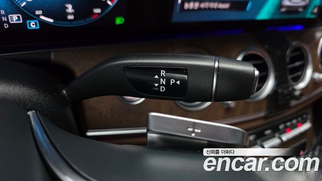 Mercedes-Benz E-Class 2021 — photo 12