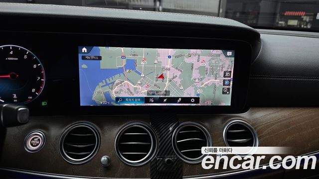 Mercedes-Benz E-Class 2021 — photo 20