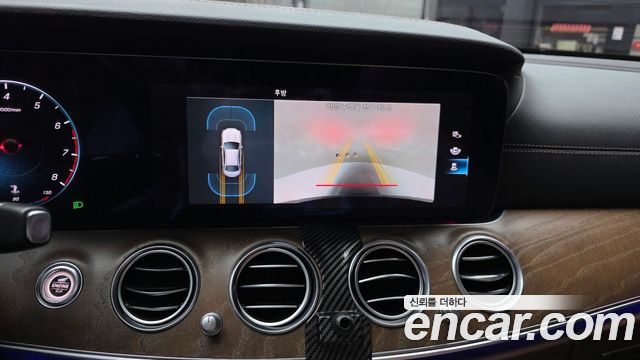 Mercedes-Benz E-Class 2021 — photo 21