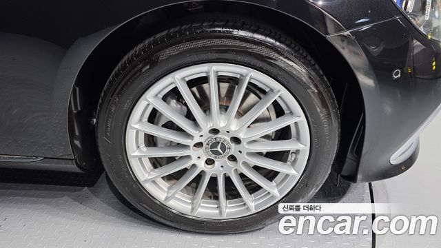 Mercedes-Benz E-Class 2021 — photo 7