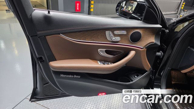 Mercedes-Benz E-Class 2021 — photo 14