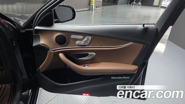 Mercedes-Benz E-Class 2021 — photo 15