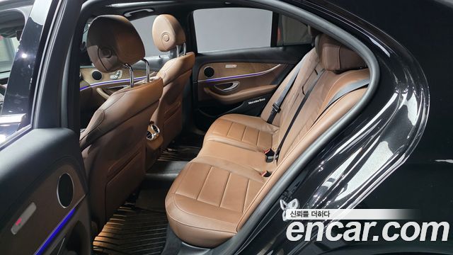 Mercedes-Benz E-Class 2021 — photo 16