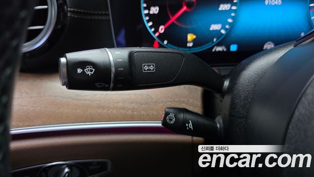 Mercedes-Benz E-Class 2021 — photo 27