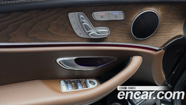Mercedes-Benz E-Class 2021 — photo 28