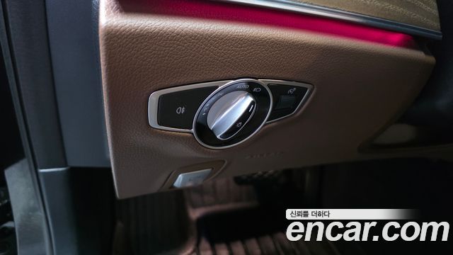 Mercedes-Benz E-Class 2021 — photo 30