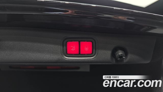 Mercedes-Benz E-Class 2021 — photo 33