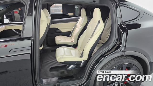 Tesla Model X 2023 — photo 17