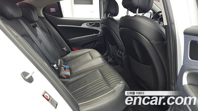 Genesis G70 2019 — photo 17