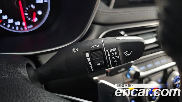 Genesis G70 2019 — photo 25