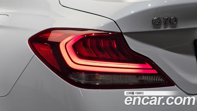 Genesis G70 2019 — photo 9