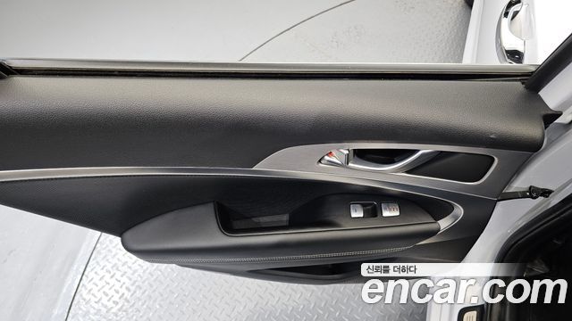 Genesis G70 2019 — photo 15