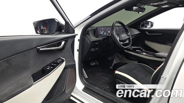 Kia EV6 2023 — photo 13