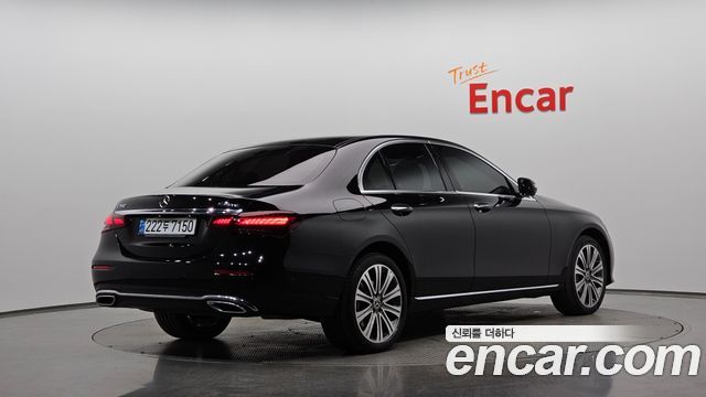 Mercedes-Benz E-Class 2023 — photo 2