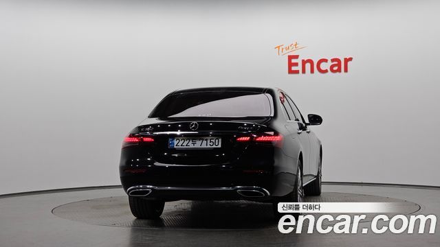 Mercedes-Benz E-Class 2023 — photo 4