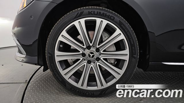 Mercedes-Benz E-Class 2023 — photo 5