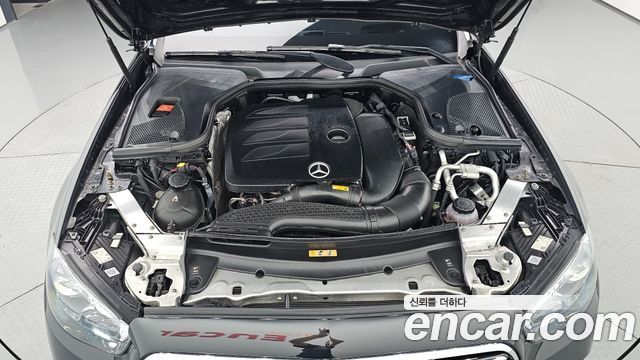 Mercedes-Benz E-Class 2023 — photo 6