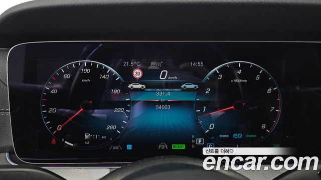 Mercedes-Benz E-Class 2023 — photo 11