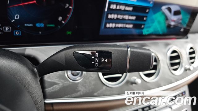 Mercedes-Benz E-Class 2023 — photo 12