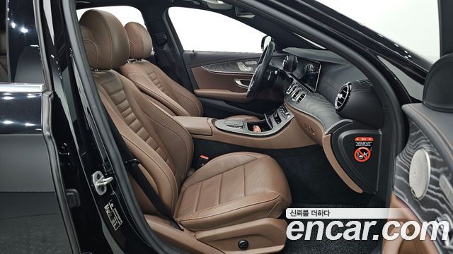Mercedes-Benz E-Class 2023 — photo 17
