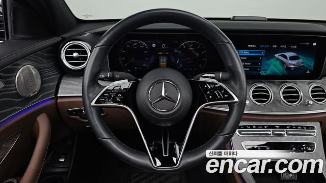 Mercedes-Benz E-Class 2023 — photo 19